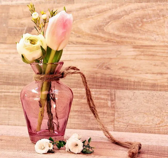 11 Ways to Keep Your Cut Flowers Fresh (Expert Recommendations)